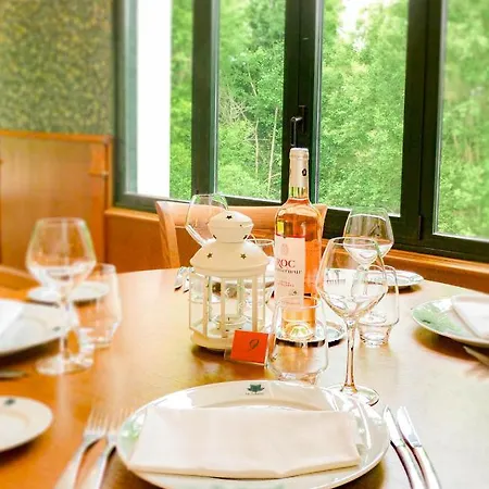 מלון Logis - Restaurant Le Tulipier 3*