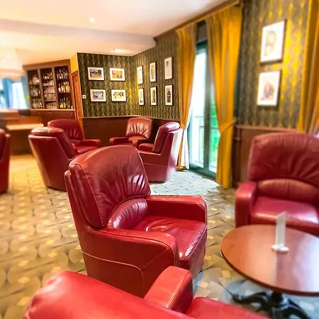 Logis - Restaurant Le Tulipier מלון 3*