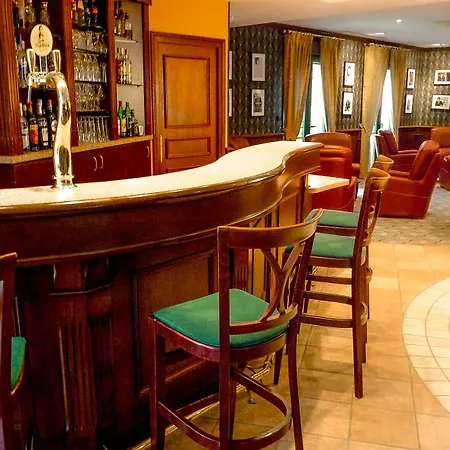 Logis - Restaurant Le Tulipier Hotel