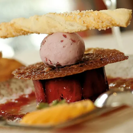 מלון Logis - Restaurant Le Tulipier 3*