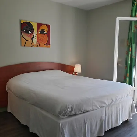 Hotel Logis - Restaurant Le Tulipier 3*