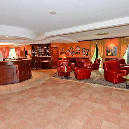 Logis - Restaurant Le Tulipier Hotel