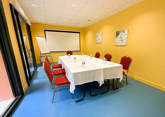 Hotel Logis - Restaurant Le Tulipier Vienne-le-Château