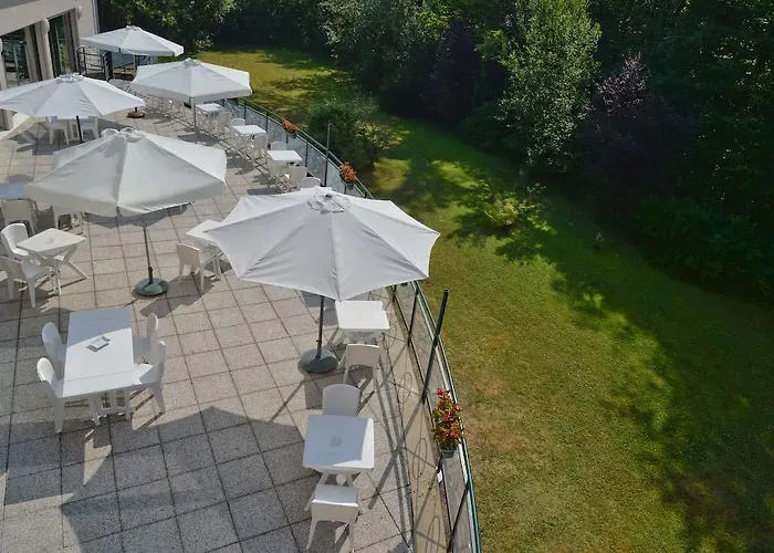 Logis - Restaurant Le Tulipier Hotel 3*