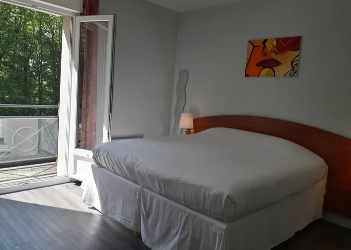 Hotel Logis - Restaurant Le Tulipier 3*