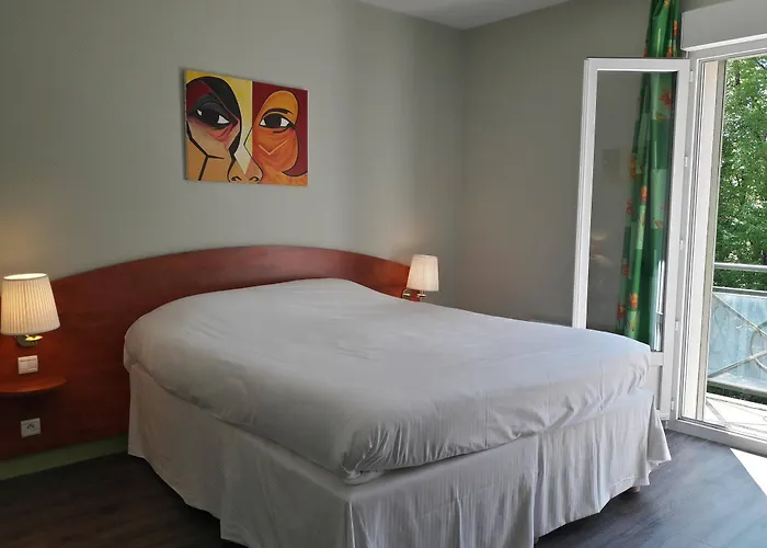 Hotel Logis - Restaurant Le Tulipier 3*