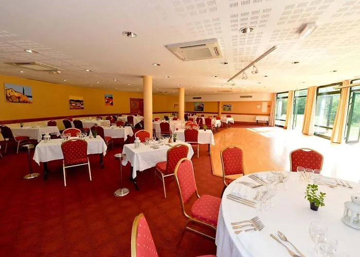 Logis - Restaurant Le Tulipier Hotel Vienne-le-Château