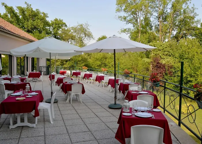 Logis - Restaurant Le Tulipier Hotel 3*